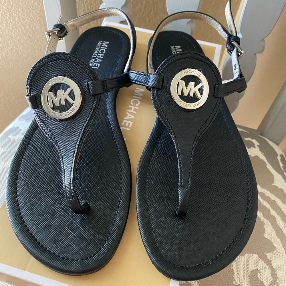 💖SOLD💖Michael Kors Flat Sandals